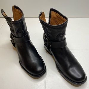 Frye Phillip Harness Short black size 6.5